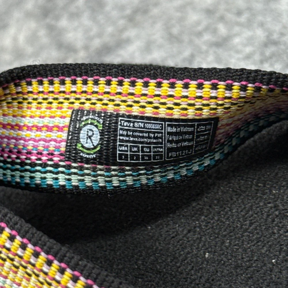 Teva Mush II Black Multi Color Stripe Flip Flop Sandals Kids Size 3 Beach Thongs